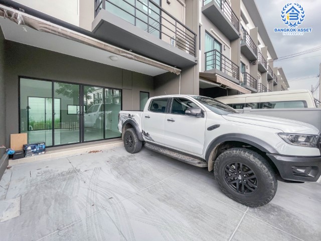 *****ทาวน์โฮมมือสองนนทบุรี ม.บ้านกลางเมือง ราชพฤกษ์-พระราม5 เนื้อที่กว้างขวางมากถึง 22.50 ตร.ว. ฟังก์ชัน 3 ห้องนอน 3 ห้องน้ำ ที่จอดรถ 2 คัน หน้าบ้านกว้าง มีพื้นที่ด้านหลังบ้าน แถมฟรี! เครื่องปรับอากาศ 2 เครื่อง บนทำเลเดินทางสะดวก ใกล้รถไฟฟ้าสายสีม่วง "สถานีแยกติวานนท์" จองเลย!